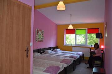 Фото номера Трехместный номер Апарт-отели Hotel Sarai г. Сьрода-Слёнска 2